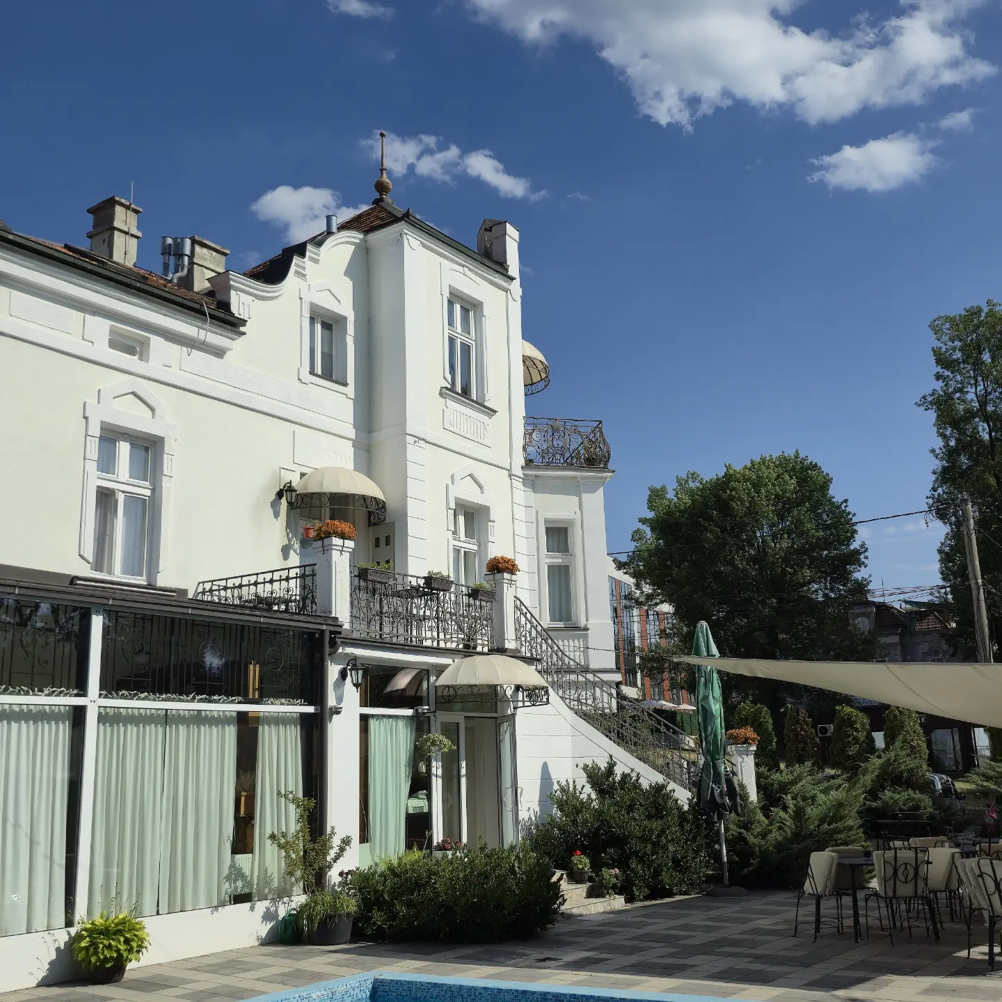 Vila Devedzić – eksterijer sa bazenom